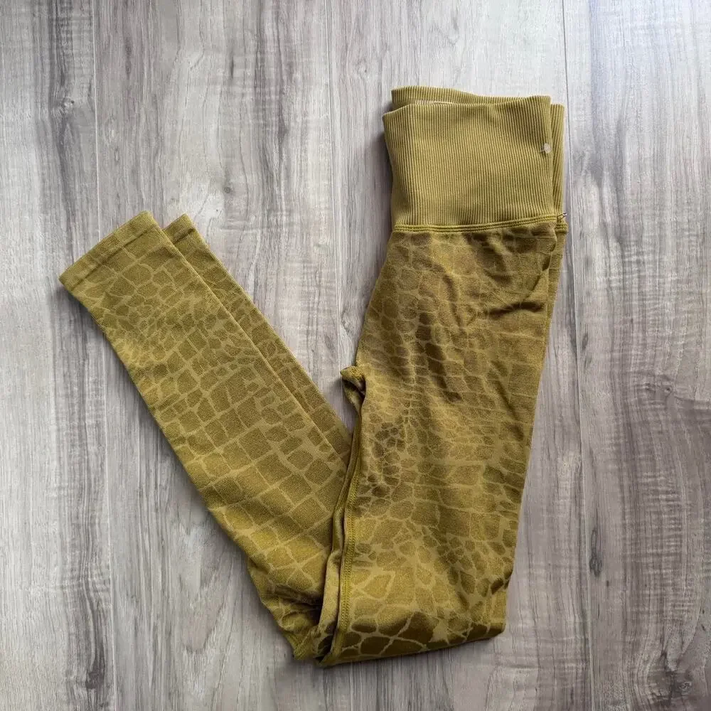 Good american seamless crocodile leggings